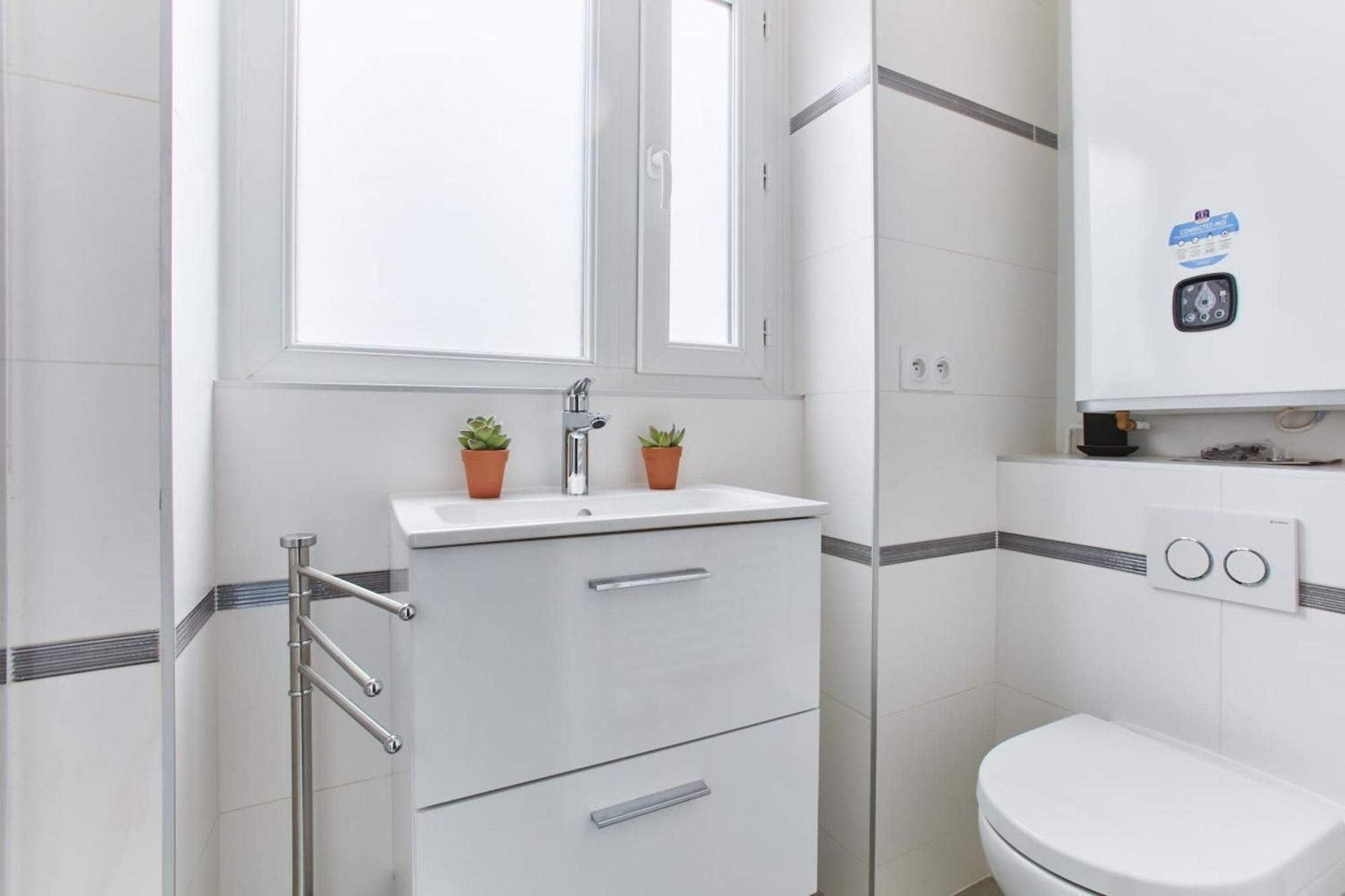 Montmartre & Sacre-Coeur Basilica - 1Br - Cityapartmentstay パリ エクステリア 写真